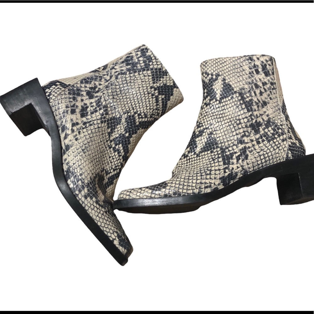 Zara off white square toe leather snakeskin print ankle boots